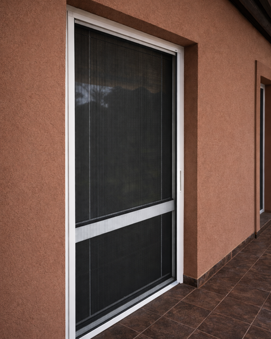 Sieťové dvere rolovacie – ochrana proti hmyzu pre balkón a terasu
