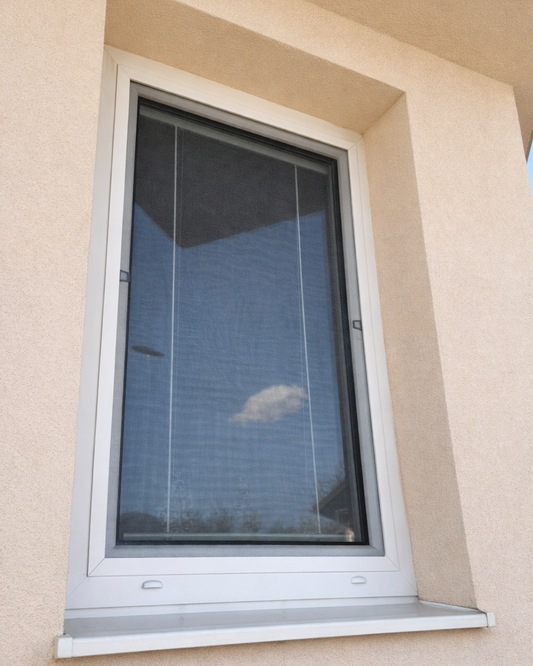 Sieť proti hmyzu pevná s lemom – ochrana okien pred hmyzom